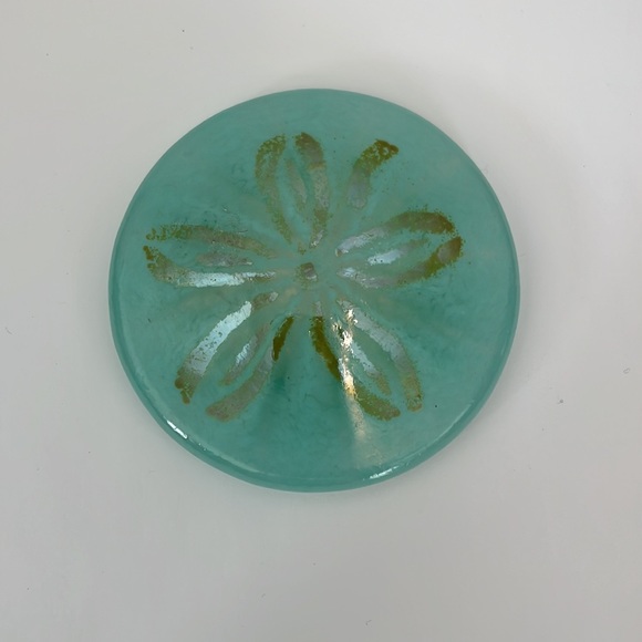 GES Glass Eye Studio Seafoam Green Sand Dollar Art Glass Paperweight - Picture 2 of 4